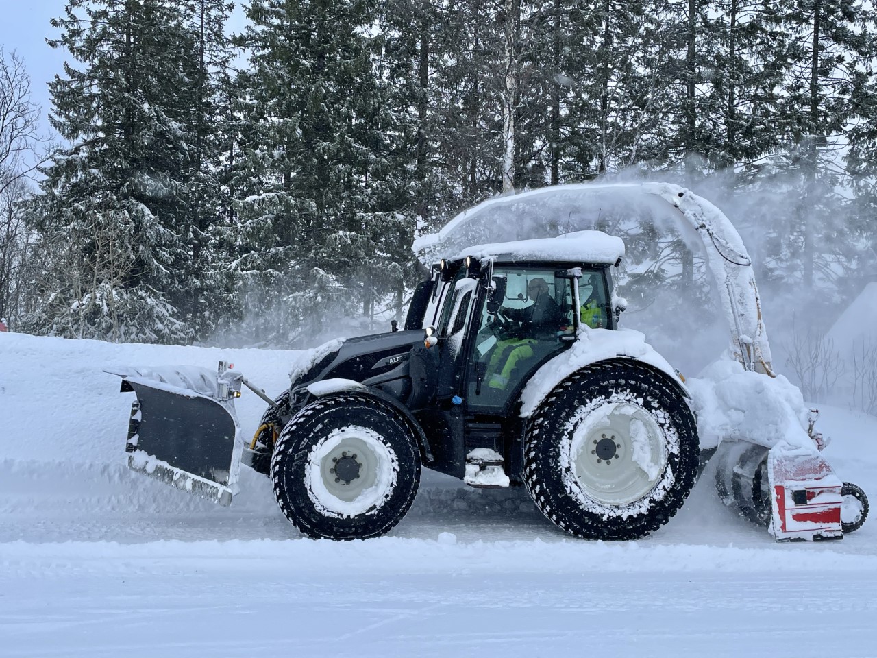 Sn&oslash;rydding traktor