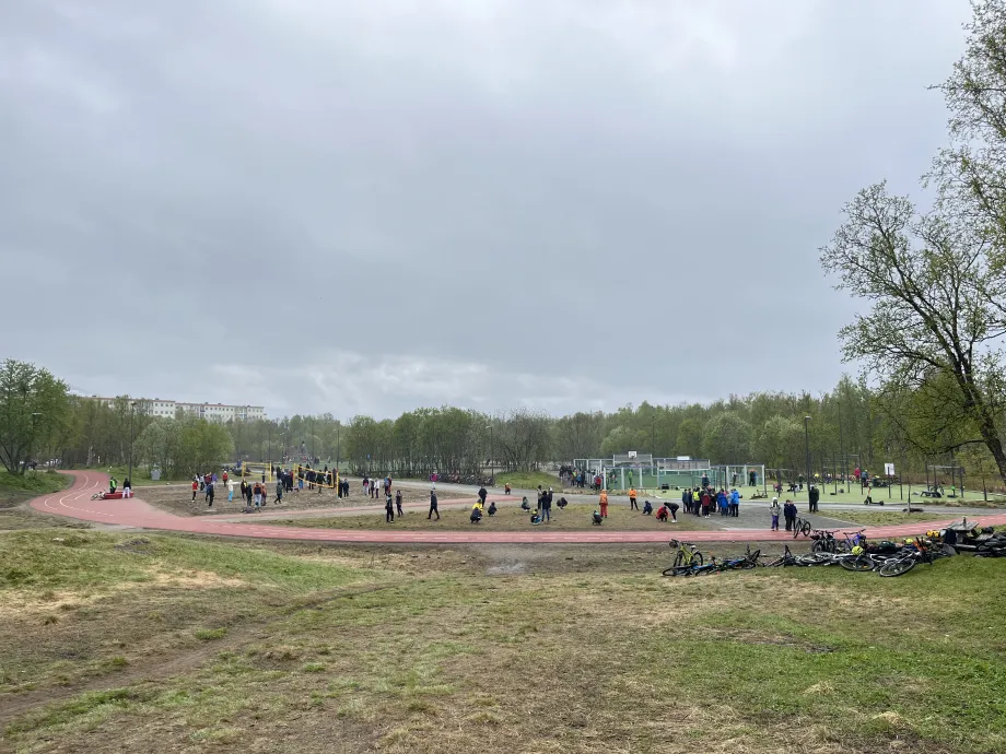 Arrangement med mange skolebarn p&aring; Charlottenlund