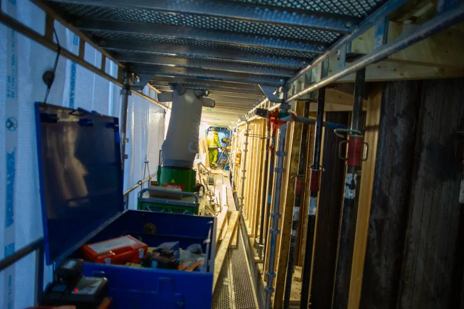 Inni teltet p&aring; anleggsomr&aring;det langs Petersborggata