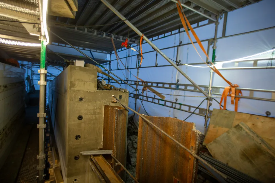 N&aelig;rbilde av spuntvegg, armering og betong langs Petersborggata