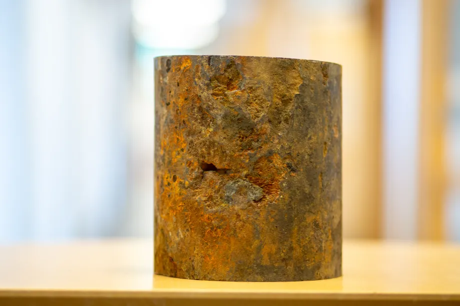 En bit av en rusten vannledning