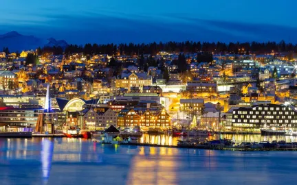 Panoramabilde av Troms&oslash; sentrum vinterstid