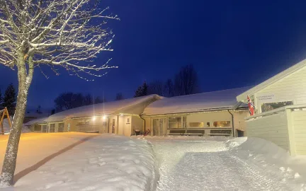 Bilde av Kveldrovegen barnehage p&aring; vinteren