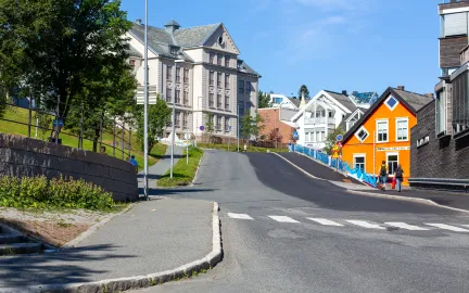 Viser Kongsbakken sett fra Vestregata