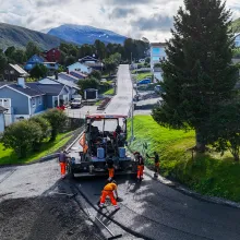 Asfaltarbeid i Skogvegen