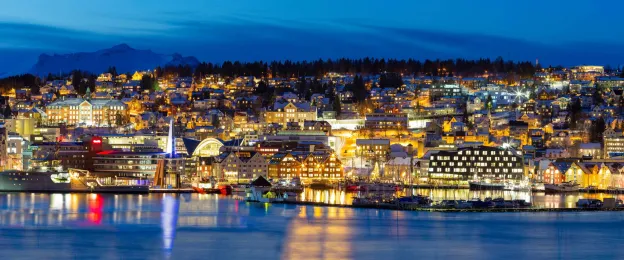 Panoramabilde av Troms&oslash; sentrum vinterstid