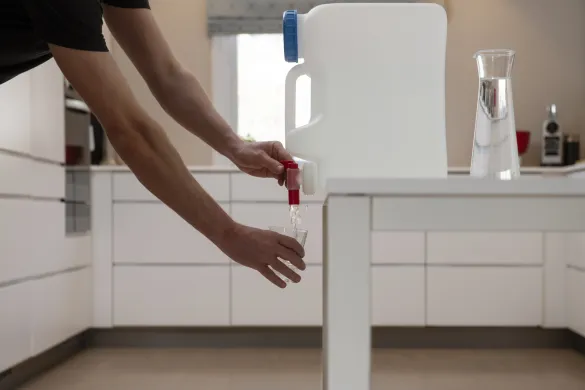 Egenberedskap - vann Illustrasjonsbilde av vannkanne som del av egenberedskapslager.